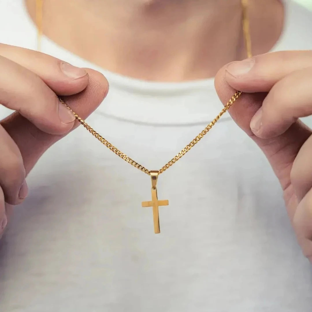 O Colar Return carrega consigo o simbolismo de retorno e renovação, lembrando que cada volta traz novas possibilidades e aprendizados. Fabricado em aço dourado de alta qualidade, o colar possui um acabamento polido que reflete o brilho e a força do ouro. Seu design minimalista e versátil o torna perfeito para qualquer ocasião, desde encontros formais até momentos casuais, sempre conferindo um toque de classe e confiança.