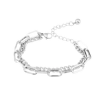 Carregue a imagem no visualizador da Galeria, Fabricada com aço prateado de alta qualidade, a Pulseira Kim apresenta um acabamento polido que destaca seu brilho e durabilidade. Seu design fino e elegante a torna uma peça versátil, perfeita para ser usada sozinha ou em conjunto com outras pulseiras, permitindo várias combinações de estilo.
