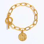 Carregue a imagem no visualizador da Galeria, A Pulseira Lord em Aço Dourado da Rooxia é uma peça que exala autoridade e sofisticação. Com um design robusto e elegante, essa pulseira é ideal para aqueles que buscam transmitir poder e estilo em uma única peça.
