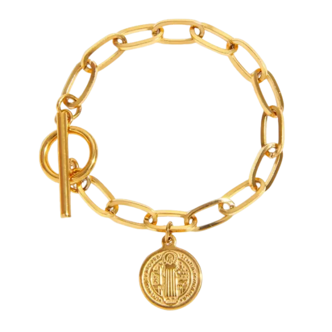 A Pulseira Lord em Aço Dourado da Rooxia é uma peça que exala autoridade e sofisticação. Com um design robusto e elegante, essa pulseira é ideal para aqueles que buscam transmitir poder e estilo em uma única peça.